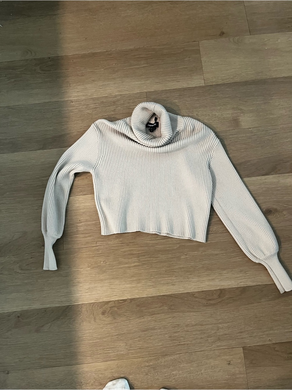 Express Cream Ribbed Cropped Turtleneck Sweater